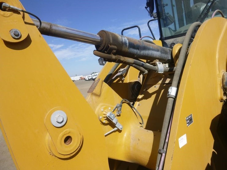 2022-caterpillar-930m-image-21
