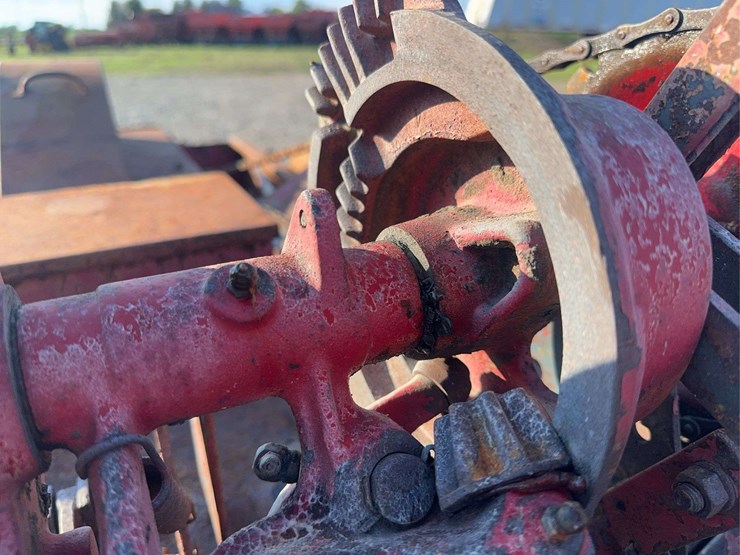 new-holland-66-image-17