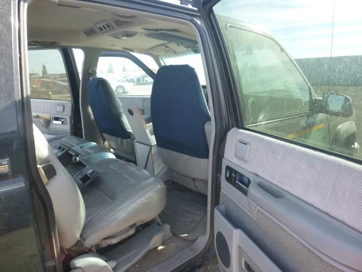 1994-chevrolet-suburban-image-8