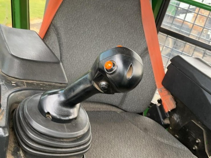 2019-deere-848l-image-79