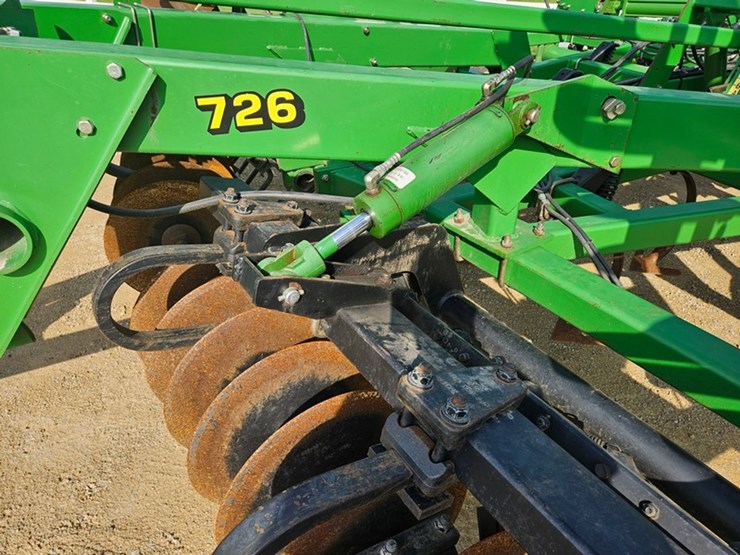 john-deere-726-image-15