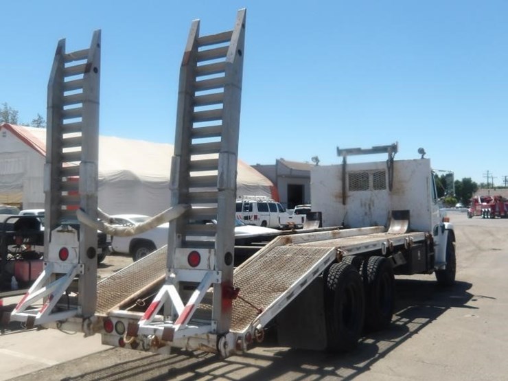 2002-freightliner-fl80-image-3