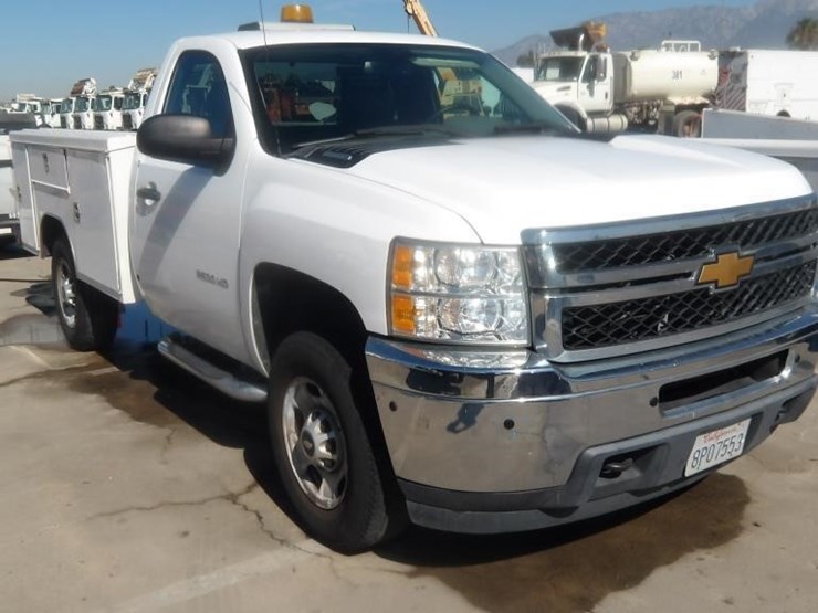 2013-chevrolet-silverado-2500-image-2