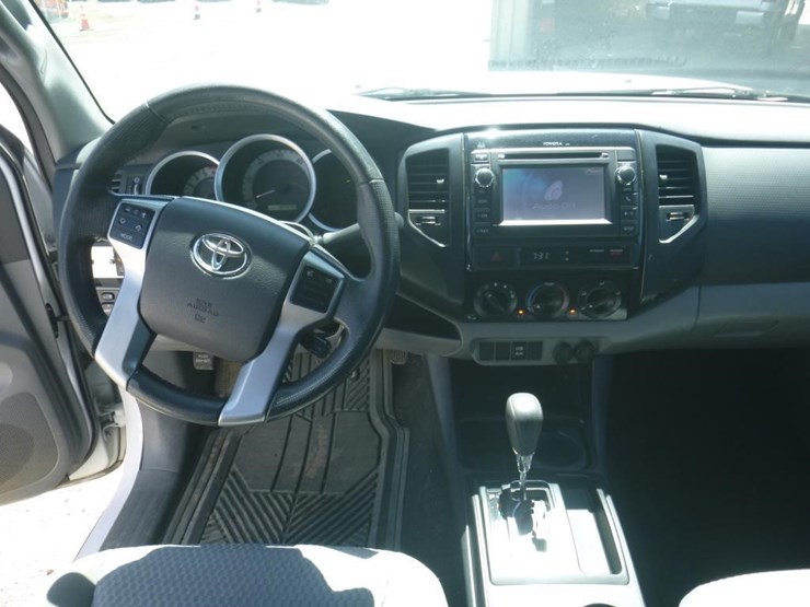2013-toyota-tacoma-image-9
