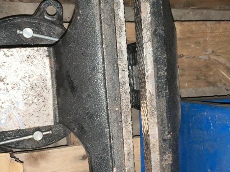 #522-•-hit-10”-bench-vise-image-8