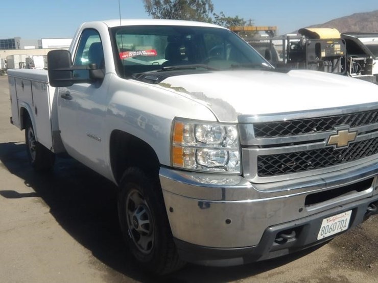 2011-chevrolet-silverado-2500-image-2