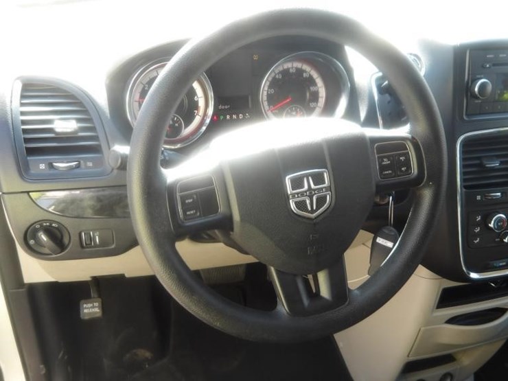 2017-dodge-grand-caravan-image-17