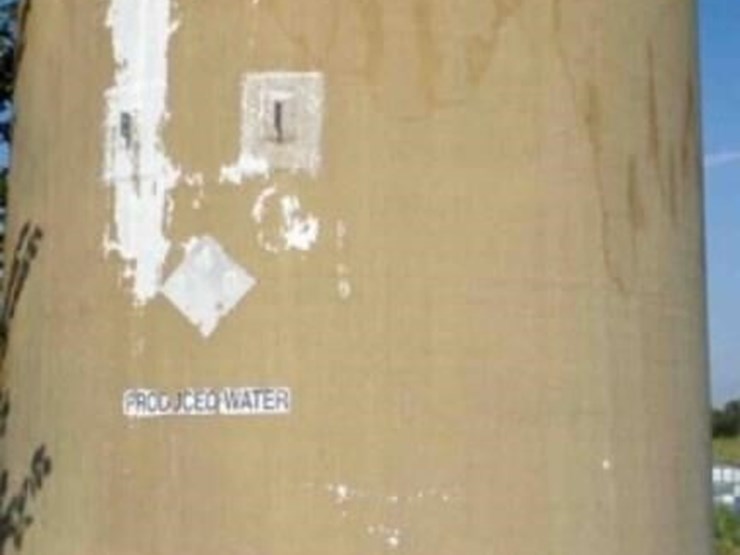 5000-gal-fiberglass-tank,-seems-to-be-good-image-3