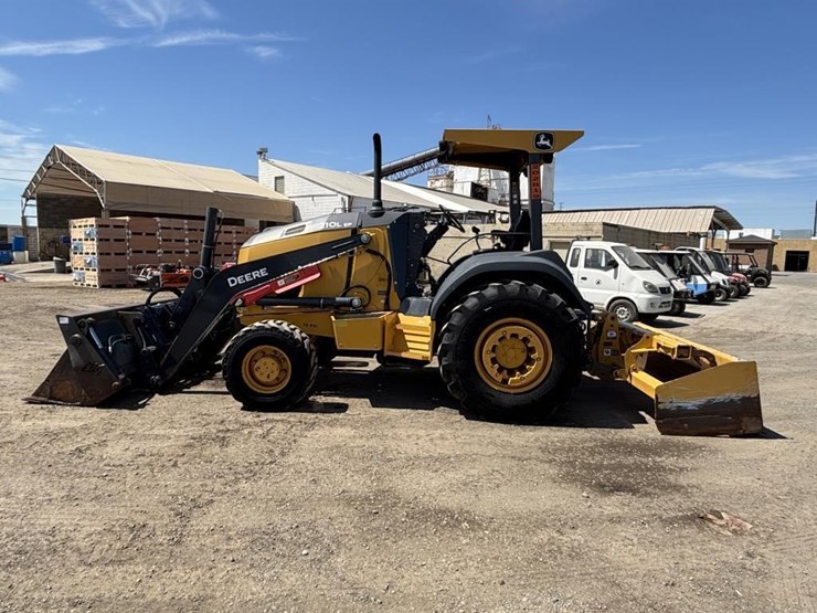 2020-deere-210l-image-5