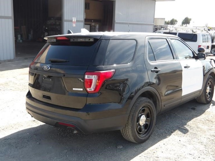 2017-ford-explorer-image-4