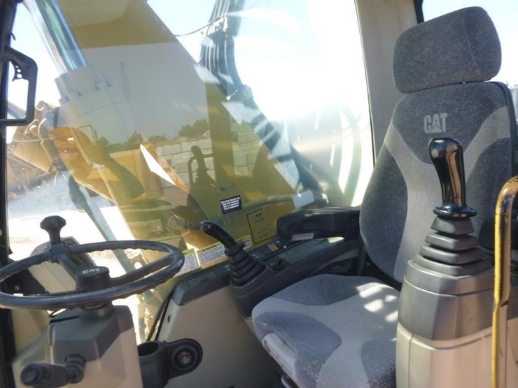 2005-caterpillar-m318c-image-11