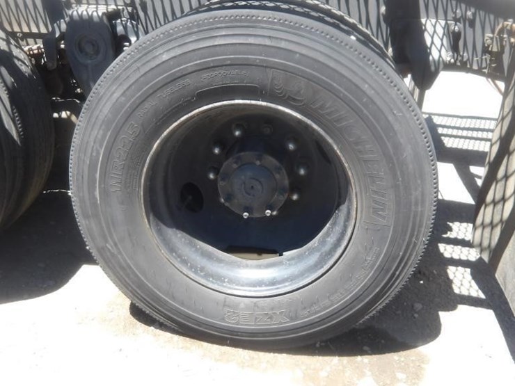 2002-freightliner-fl80-image-5