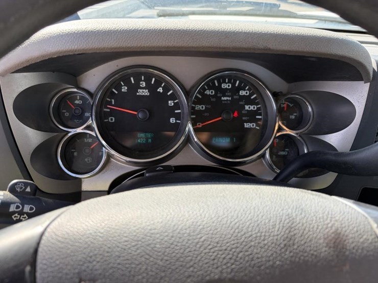 2011-chevrolet-silverado-2500-image-17