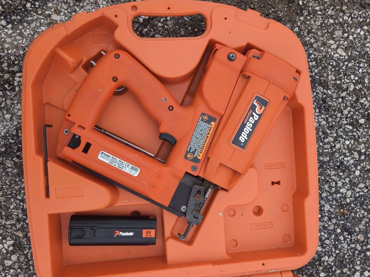 paslode-impulse-im250-ii-cordless-16-gauge-straight-finish-nailer-part-no.-900400-image-2