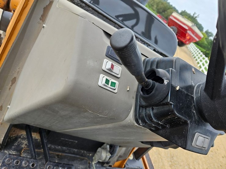 #27-•-case-570d-tractor/loader/scraper-image-28