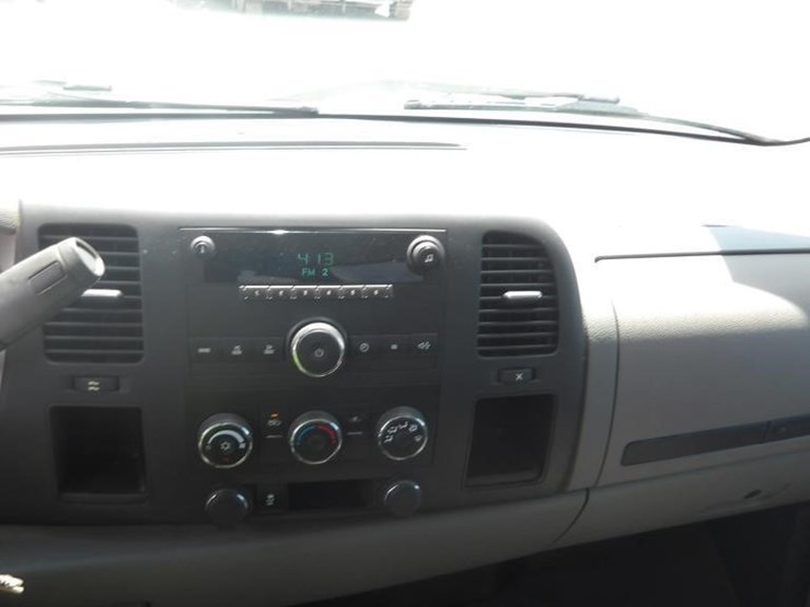 2013-chevrolet-silverado-2500-image-19