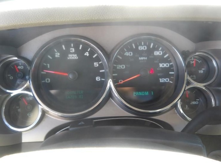 2013-chevrolet-silverado-2500-image-17