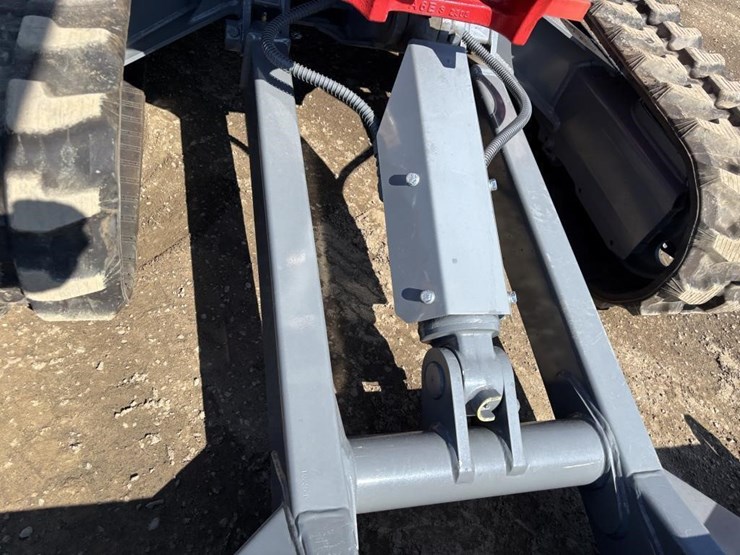 2022-takeuchi-tb235-2-image-11