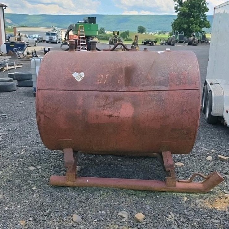 #493 • 500 Gallon Fuel Tank