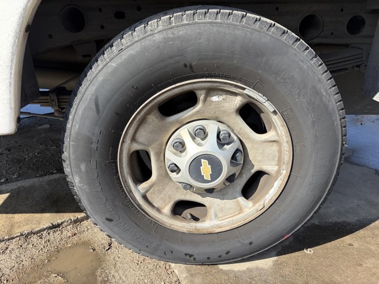 2011-chevrolet-silverado-2500-image-6