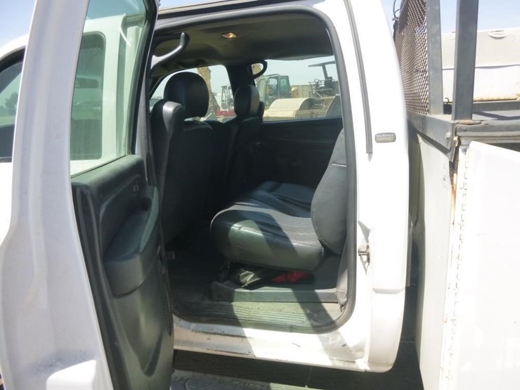 2001-chevrolet-3500-image-13
