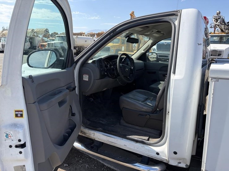 2013-chevrolet-silverado-2500-image-12