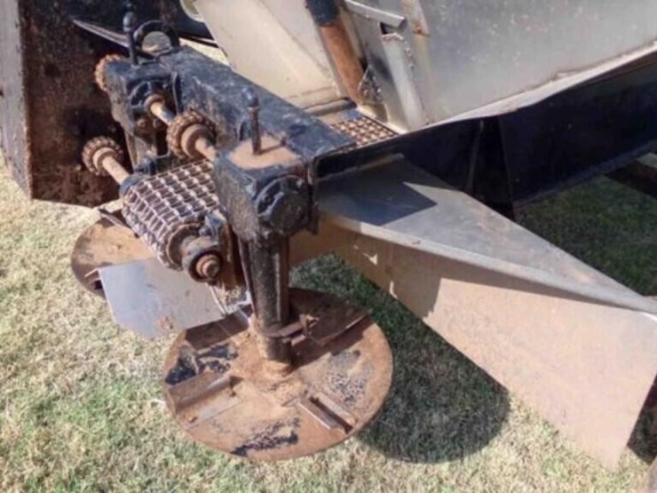 adams-ground-driven-fertilzer-spreader-image-6