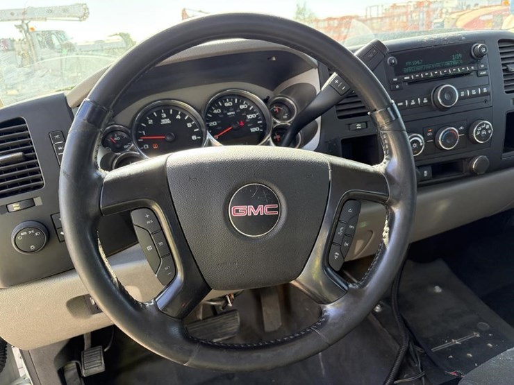 2012-gmc-sierra-2500hd-image-17