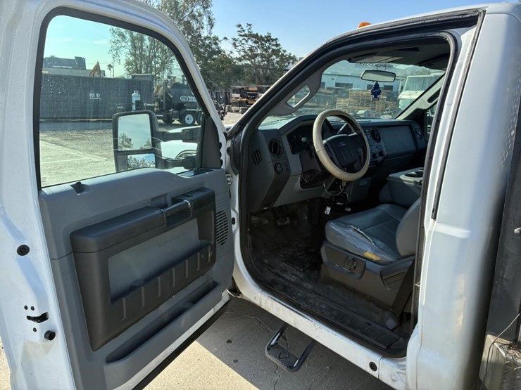 2016-ford-f350-image-12