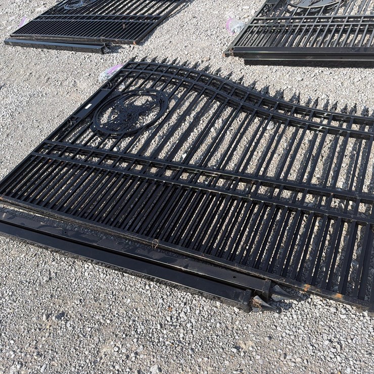 #90 • 16’ BI PARTING ENTRY GATE