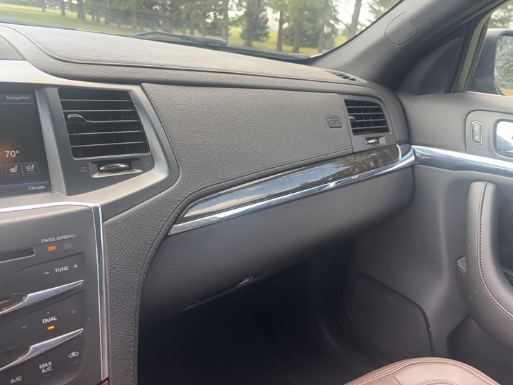 2015-lincoln-mks-sedan-image-18