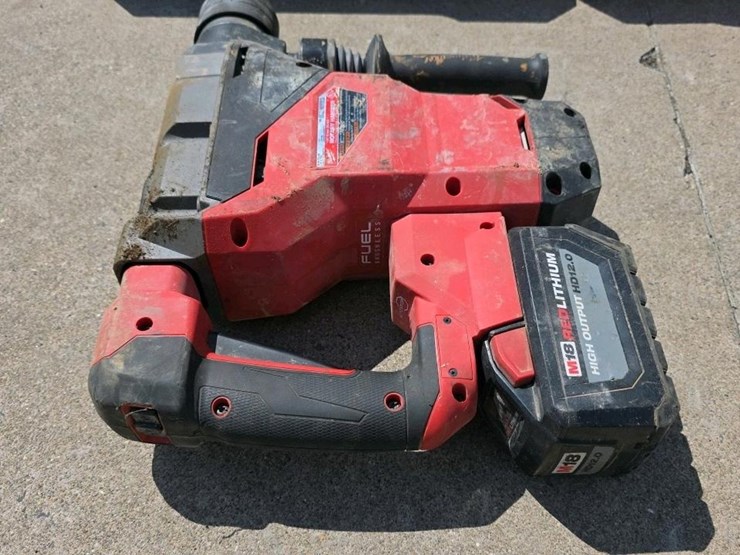 #112-•-milwaukee-1-3/4"-cordless-rotary-hammer-image-3