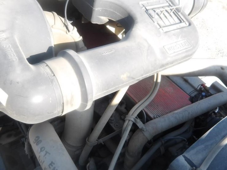 2002-international-5500i-6x4-dump-truck-image-11