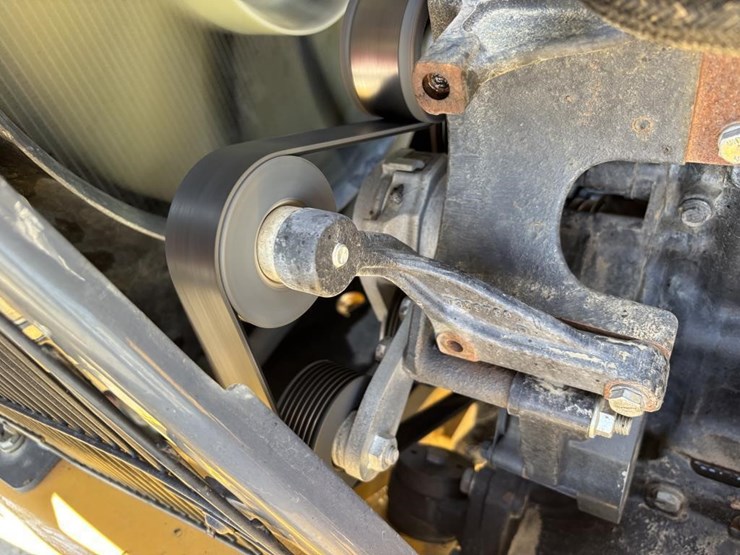 2020-deere-210l-image-73
