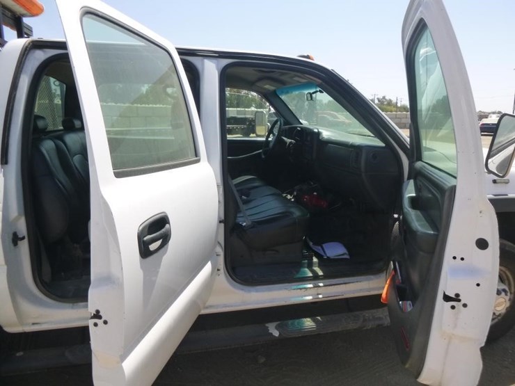 2001-chevrolet-3500-image-19