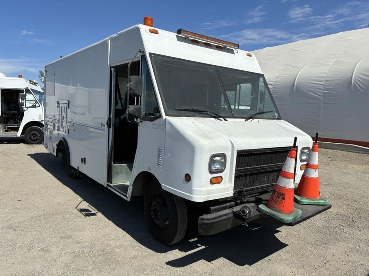 2002-workhorse-p42-image-2