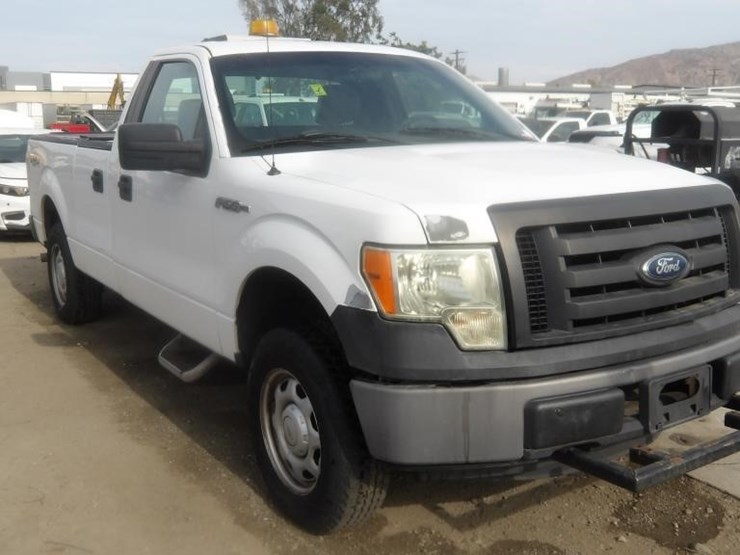 2011-ford-f150-xl-image-2