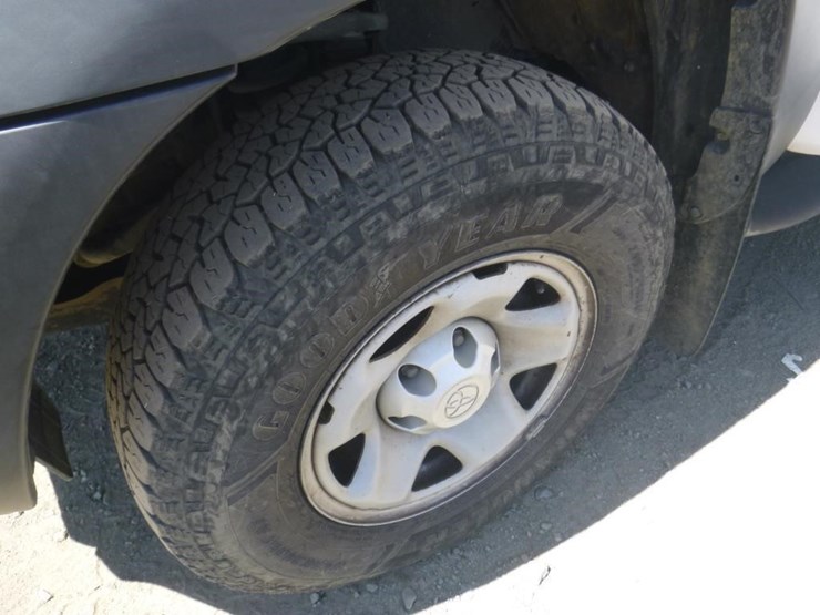 2013-toyota-tacoma-image-13