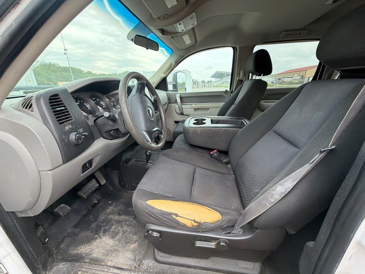 2011-chevrolet-silverado-3500hd-image-7