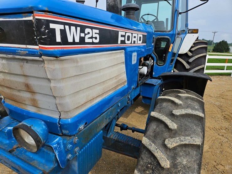 ford-tractor-image-11