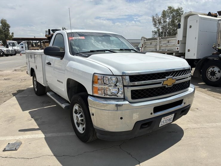 2013-chevrolet-silverado-2500-image-3