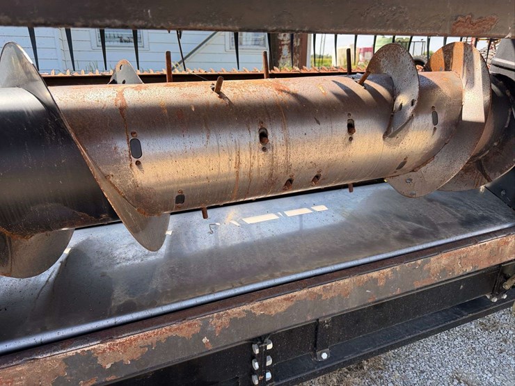 2009-case-(macdon)-40ft-draper-head-image-22