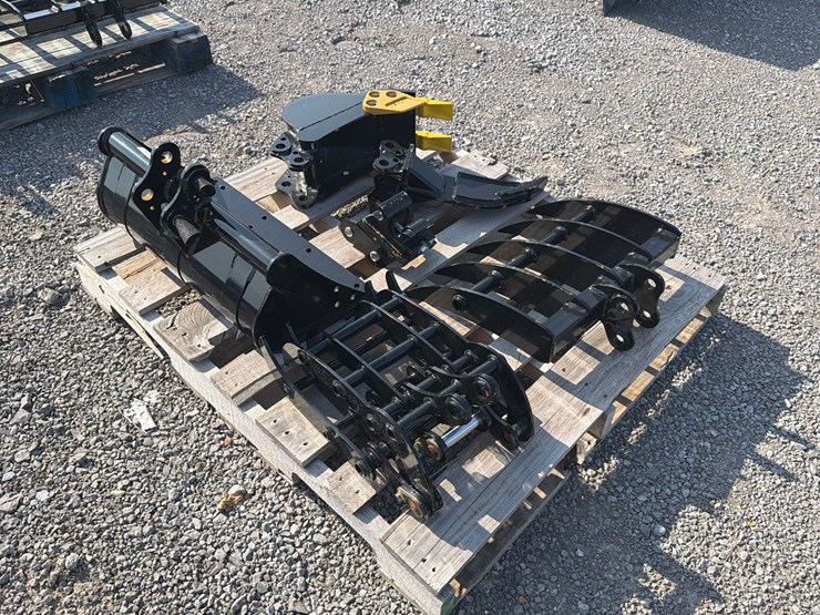 #32-•-lot-of-misc-mini-excavator-attachments-image-4