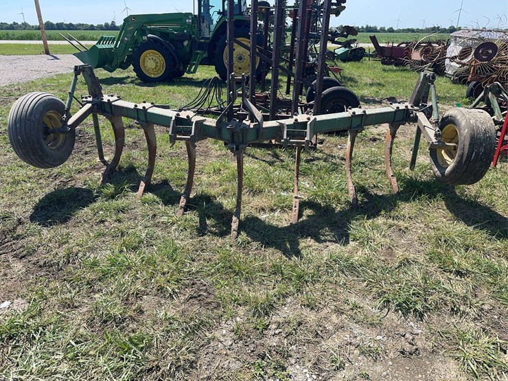 john-deere-7-image-1
