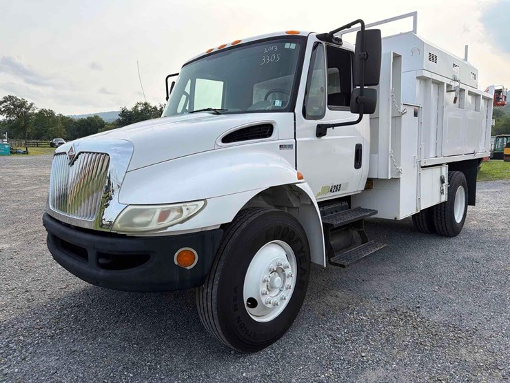 2013-international-4300m7-chipper-truck-image-1