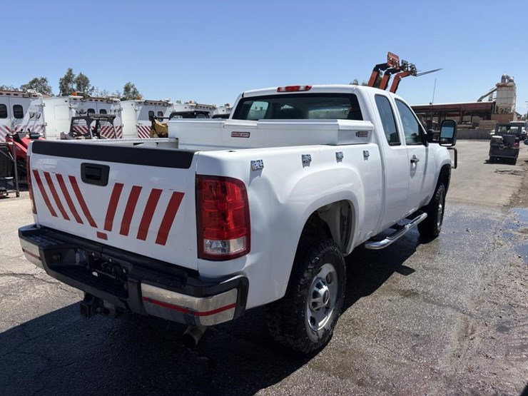 2012-gmc-sierra-2500hd-image-3