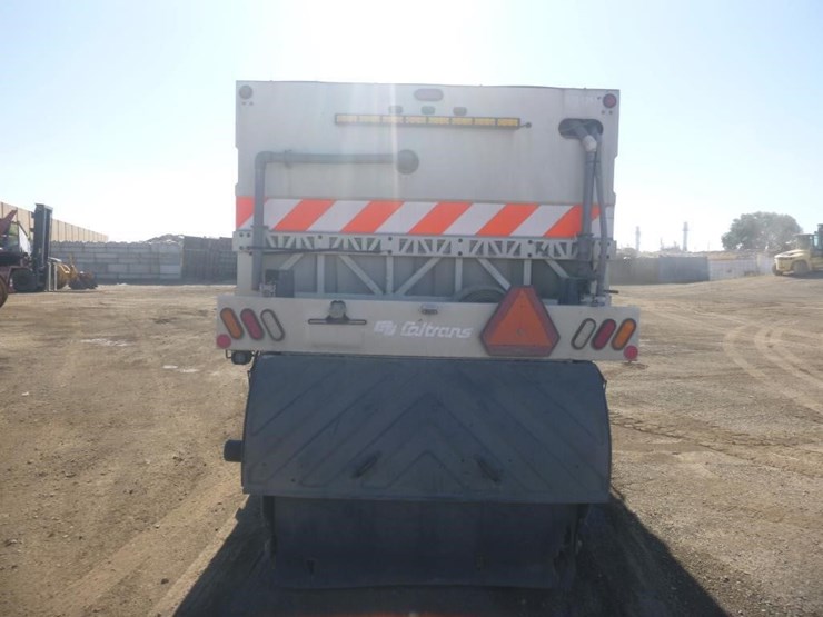 2017-freightliner-m2-street-sweeper-image-7