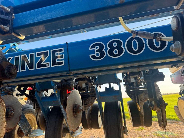 kinze-3800-image-7