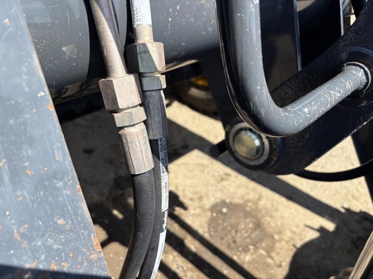 2020-deere-210l-image-18