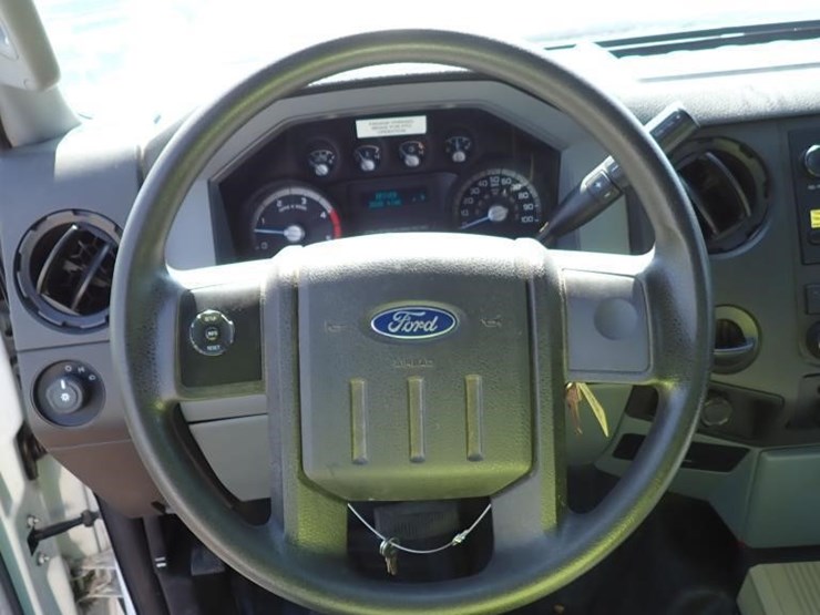 2011-ford-f550-image-28